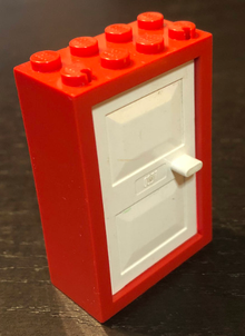 Part 4130c02 - Door, Frame 2 x 4 x 5 with White Door 1 x 4 x 5 (4130 / 4131) - De BrickPlaats