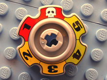 Part 57520pb01 - Technic Tread Sprocket Wheel Small with Glatorian Game Pattern - De BrickPlaats