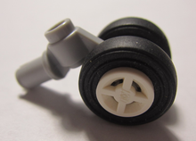Part 61483c03 - Technic Pin with Dual Wheels Holder with White Wheels and Black Tires (61483 / 4624 / 59895) - De BrickPlaats