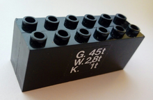 Part 73090apb01 - Brick, Modified 2 x 6 x 2 Weight - Bottom Openings, Center Seam on Ends with White 'G. 45t W. 2,8t K. 1t' Pattern (Sticker) - Set 7727 - De BrickPlaats