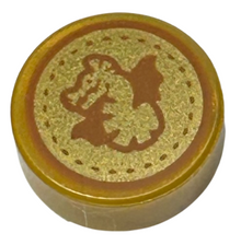 Part 98138pb380 - Tile, Round 1 x 1 with Dark Orange Dragon and Dotted Circle on Gold Background Pattern (HP Unum Galleon) - De BrickPlaats