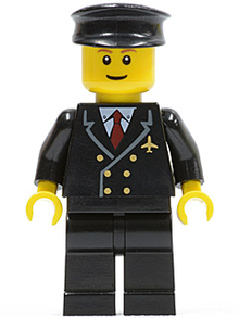 Minifig air022 - Airport - Pilot with Red Tie and 6 Buttons, Black Legs, Black Hat, Brown Eyebrows, Thin Grin - De BrickPlaats